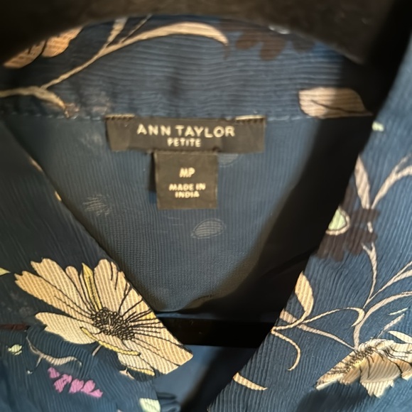 Like New Ann Taylor Blouse MP - Picture 2 of 7
